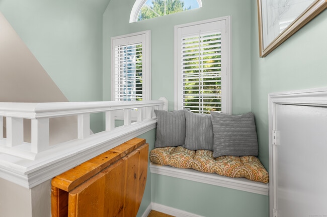 Building Photo - 2124 Old Pond Ln