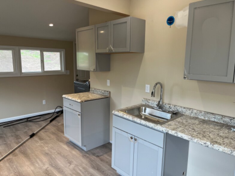 Building Photo - 1177 Lisbon St