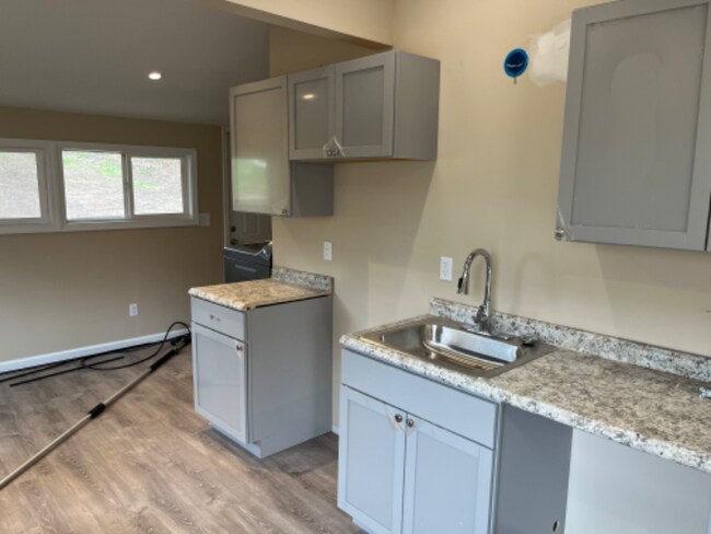 Building Photo - 1177 Lisbon St