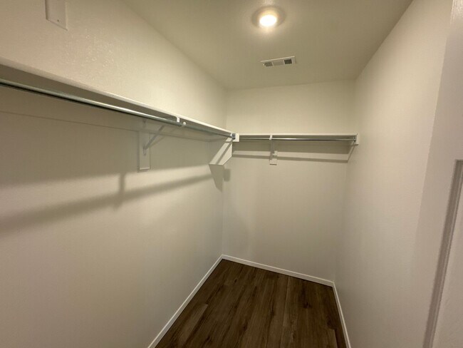 Building Photo - Pre-Leasing Now! Secure This Modern 3-Bedroom, 2-Bathroom Home Available Soon in Regency Park!