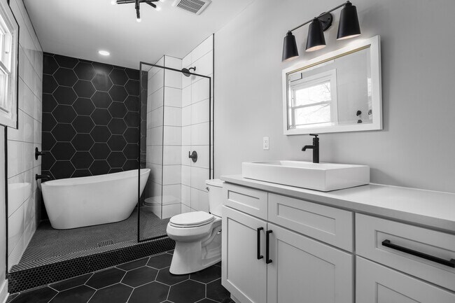 Building Photo - 1836 N Palmer St