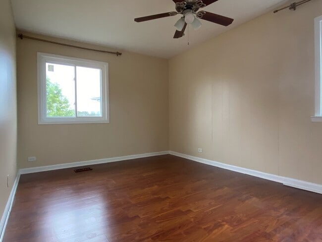 Building Photo - 333 Regatta Point