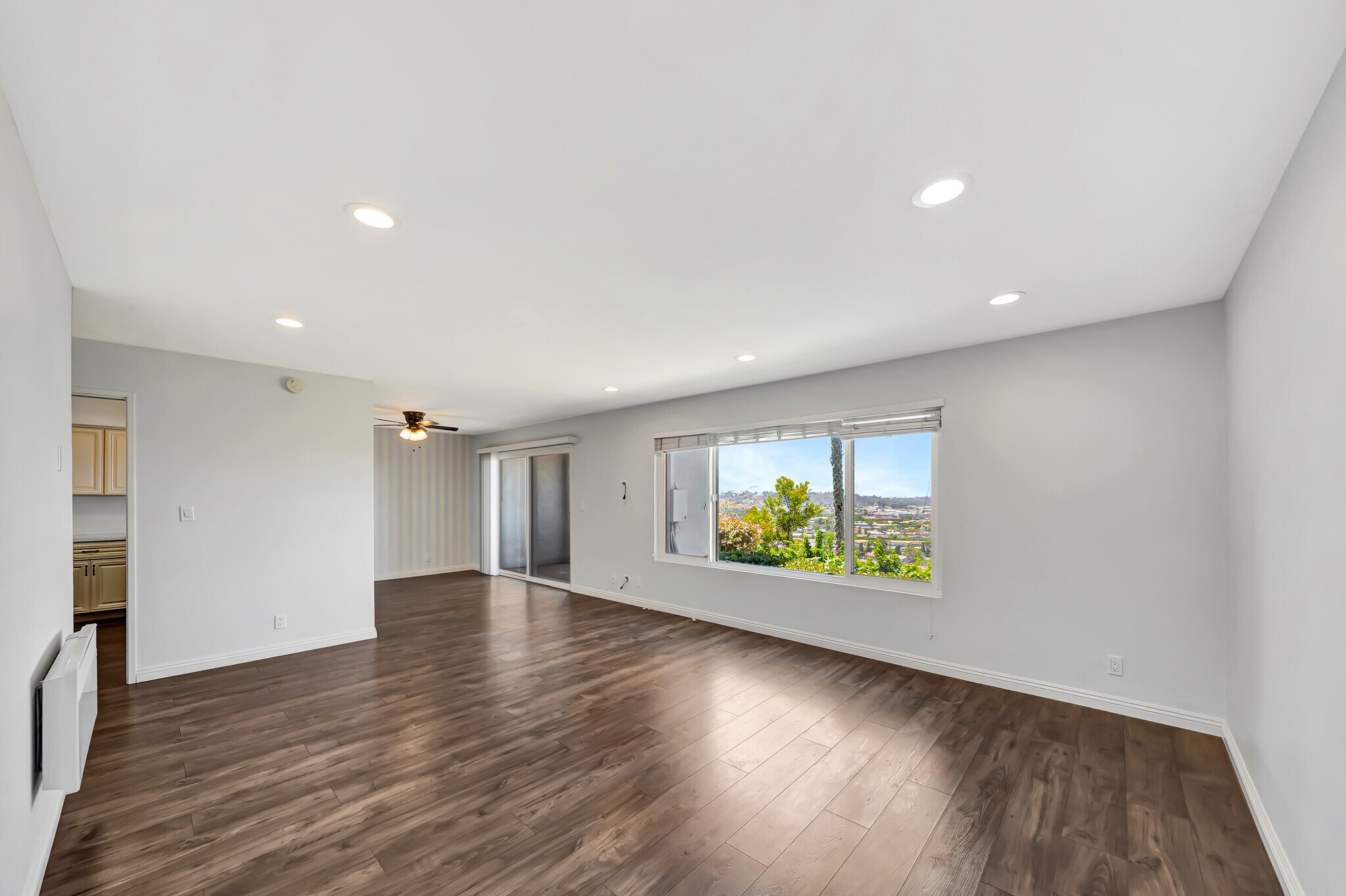 Building Photo - 3606 Vista Rey