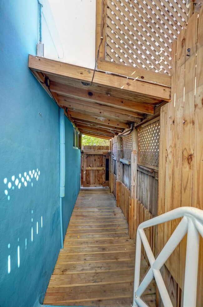 Building Photo - 326 Madison St