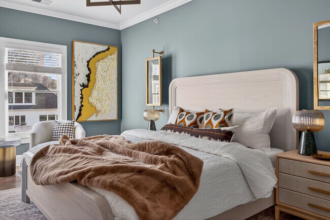 Building Photo - 611 N Pine St