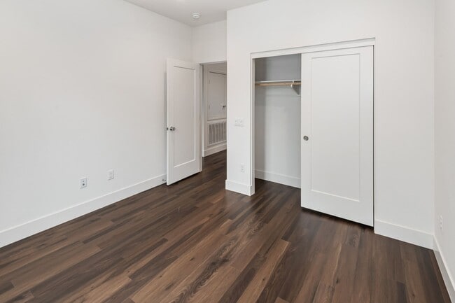 Building Photo - 3 Bedroom + Loft for Lease GREAT PARK LOCA...