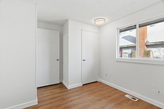 Building Photo - Newly Remodeled North Spokane Home – Convenient Location Near Parks & Shopping