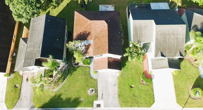 Building Photo - 5885 Northpointe Ln