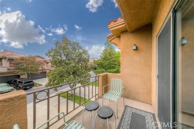 Building Photo - 2074 Lakeshore Dr