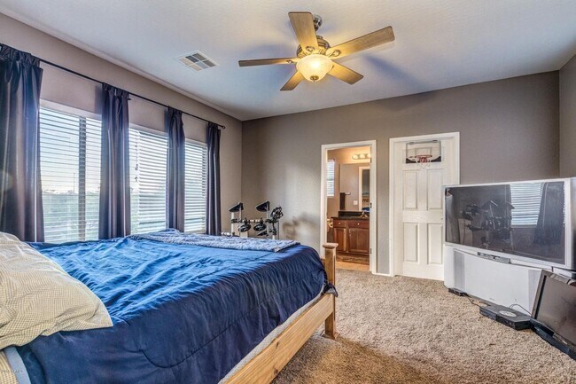 Building Photo - Gorgeous 5 Bedroom 3.5 Bath Stetson Valley...