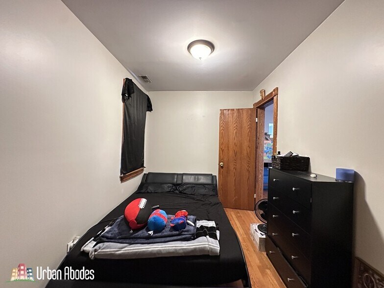 Building Photo - 3532 N Elston Ave