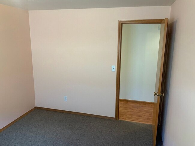 Building Photo - 3 Bedroom, 2 Bathroom House in Springfield