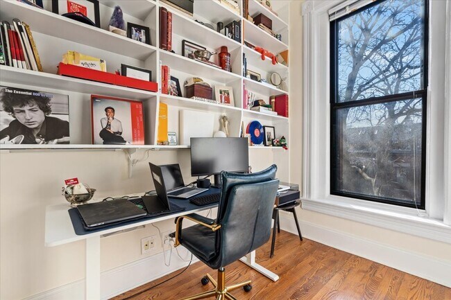 Building Photo - 1633 N North Park Avenue