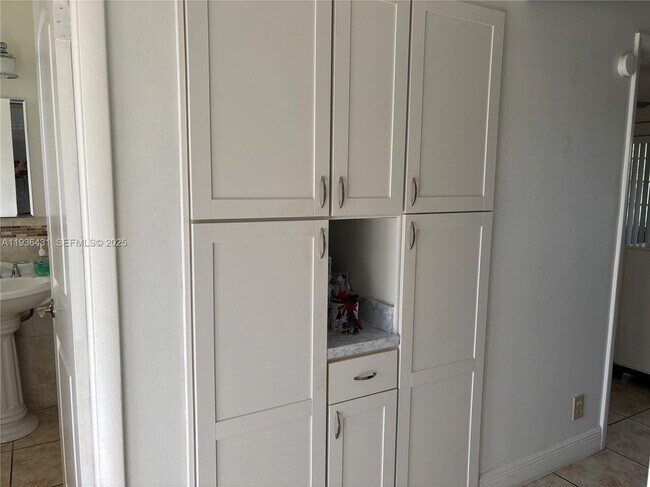 Building Photo - 351 Cambridge Rd