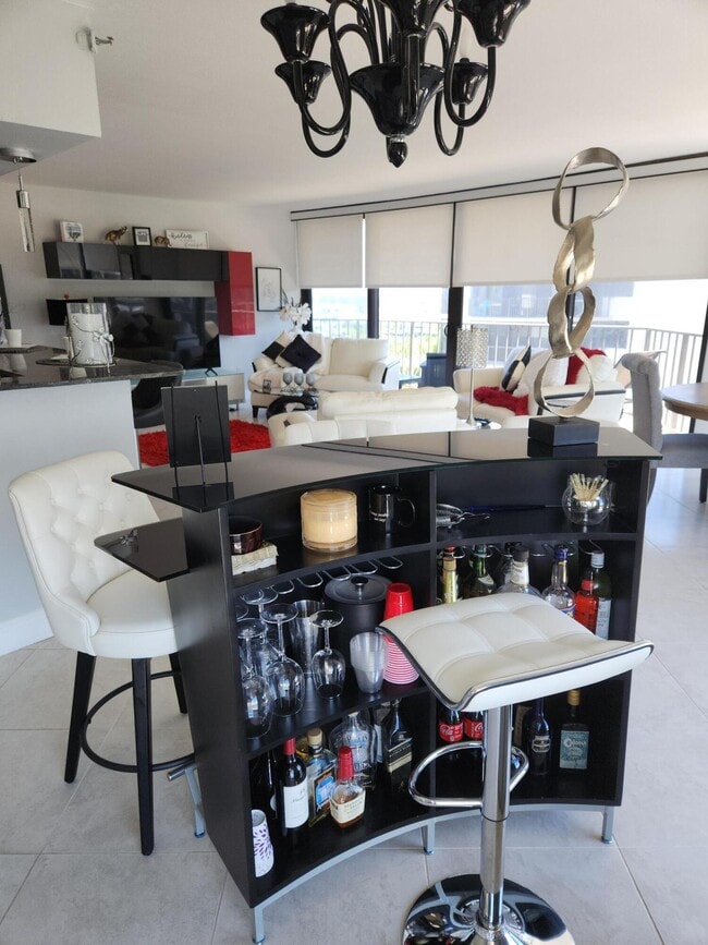 Building Photo - 899 Jeffery St