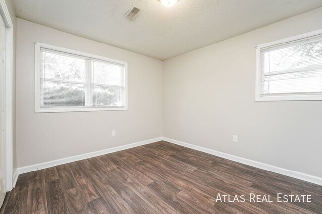 Building Photo - 322 Lexington Heights