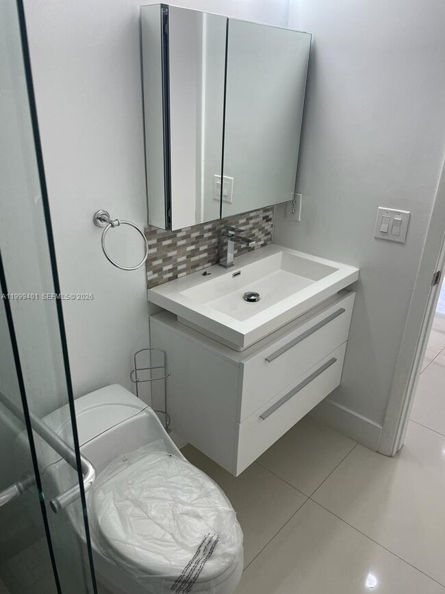 Building Photo - 454 Lakeview Dr