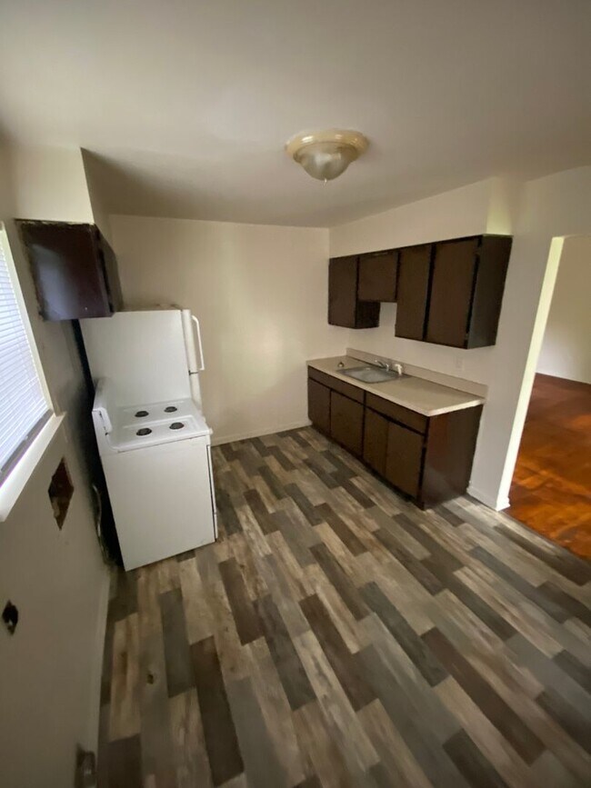 Building Photo - 2103 Meadowvale Ct