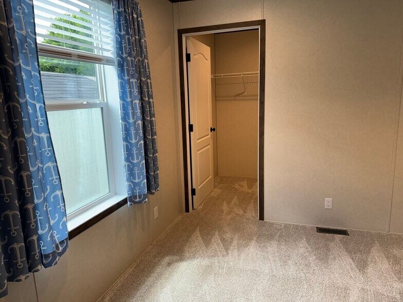 Building Photo - 48579 Leafdale Ct