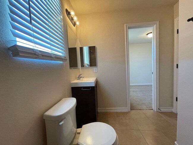 Building Photo - Townhome for rent