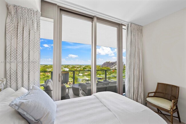 Building Photo - 360 Ocean Dr