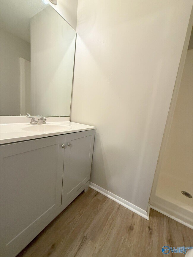 Building Photo - 2700 Lantern Walk SE