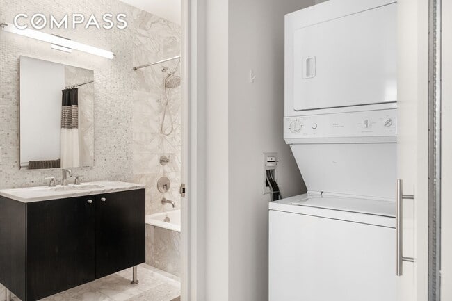 Building Photo - 46-30 Center Blvd