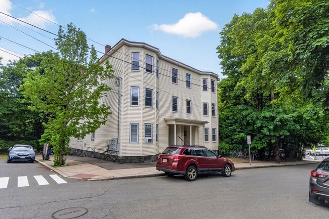 Building Photo - 117 Woodstock St