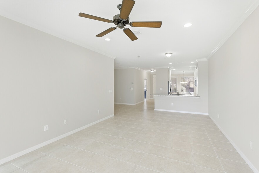 Building Photo - 12710 Sorrento Way