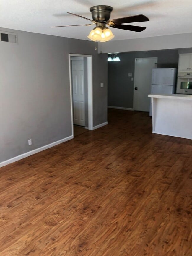 Building Photo - 3 bed 2 bath home for rent in SkyPark area...