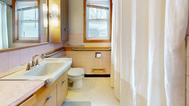 Building Photo - 2319 Clark Ave