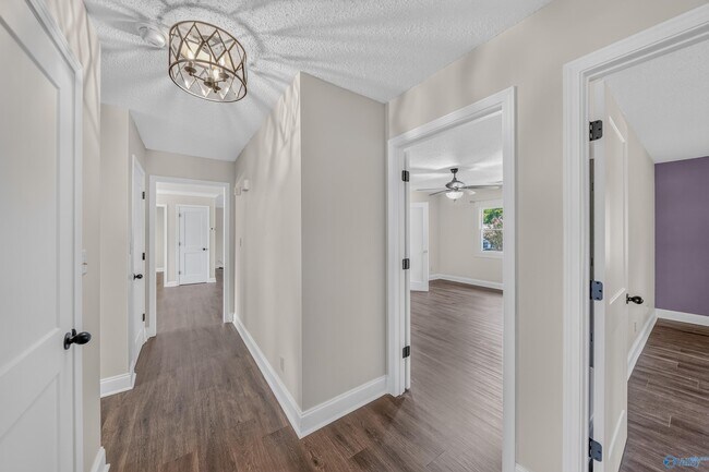 Building Photo - 1208 SE Willowbrook Dr