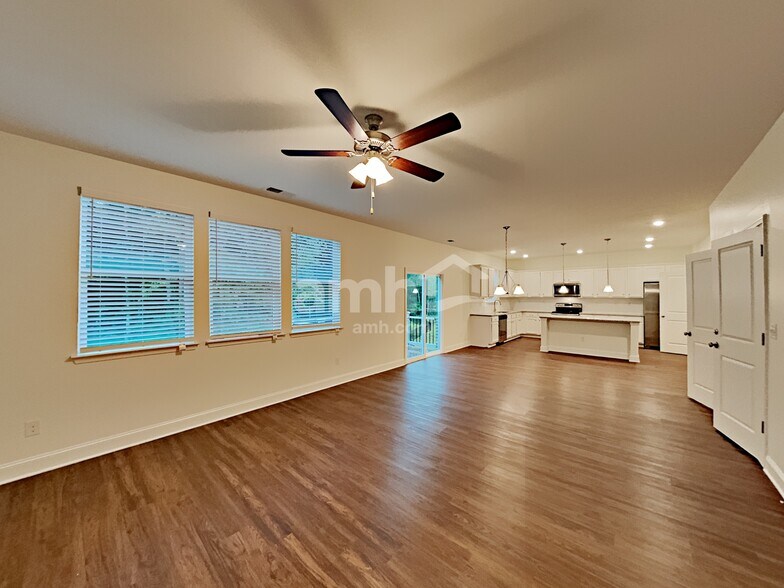 Building Photo - 1920 Brook Enclave Trail