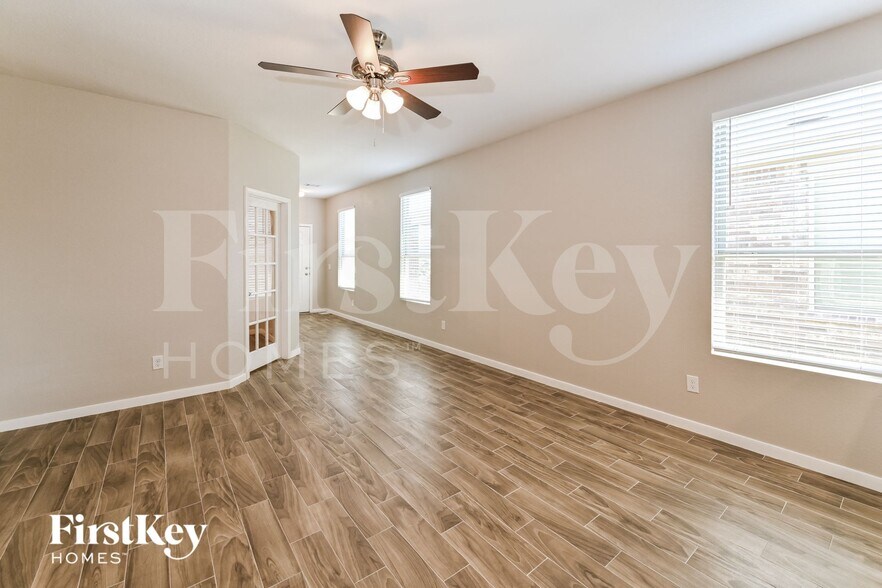 Building Photo - 2722 Skyview Long Dr