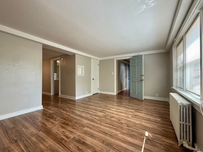 Building Photo - 1400 Kenmore Ave