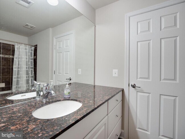 Building Photo - 41397 Windybush Dr
