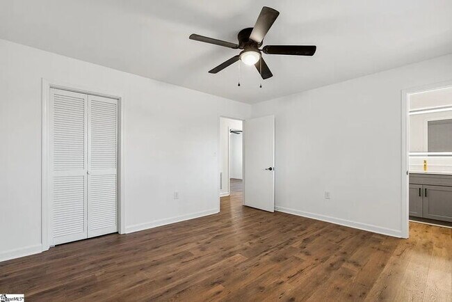 Building Photo - 300 Woodlake Rd