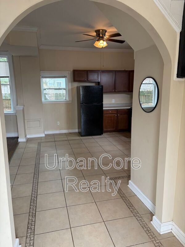 Building Photo - 2410 Cedar St