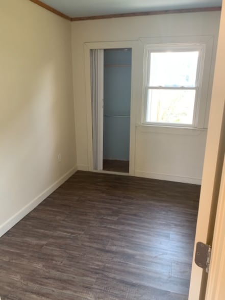 Building Photo - 2026 W Vine Ave