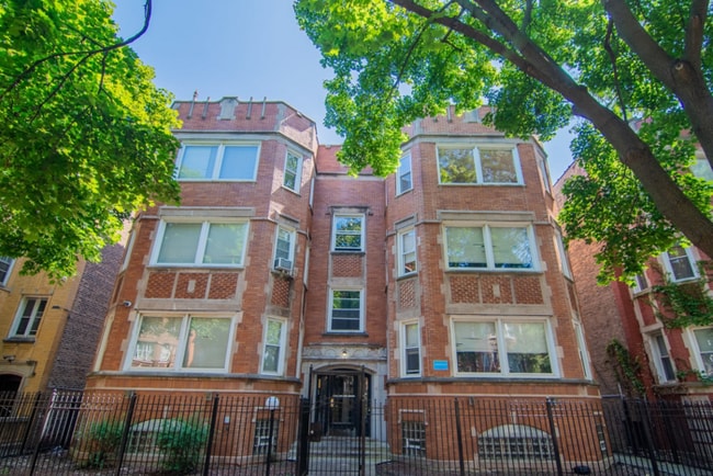Building Photo - 7841 S Kingston Ave