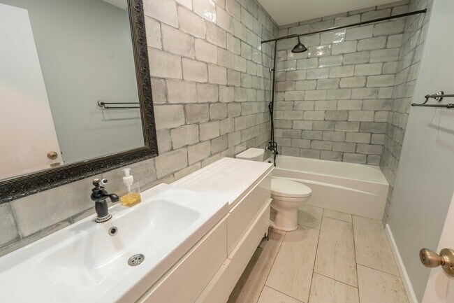 Building Photo - 21356 Sonesta Way