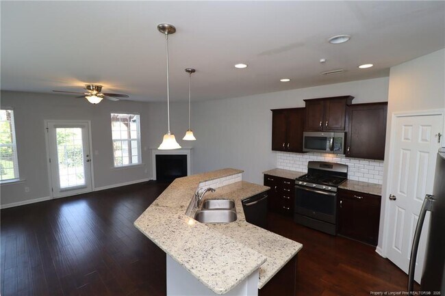 Building Photo - 408 Starkey St