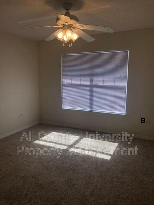 Building Photo - 2348 SW 42nd Dr