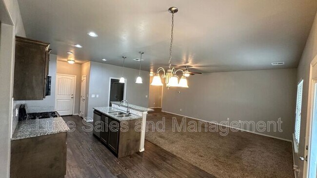 Building Photo - 4716 River Mesa Dr