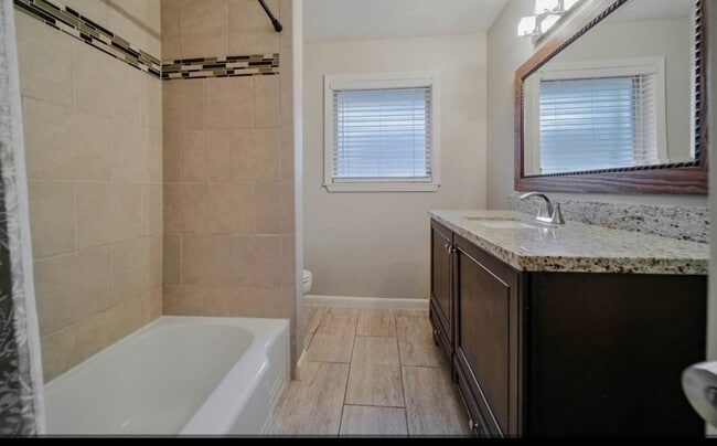 Building Photo - 5002 Lamonte Ln