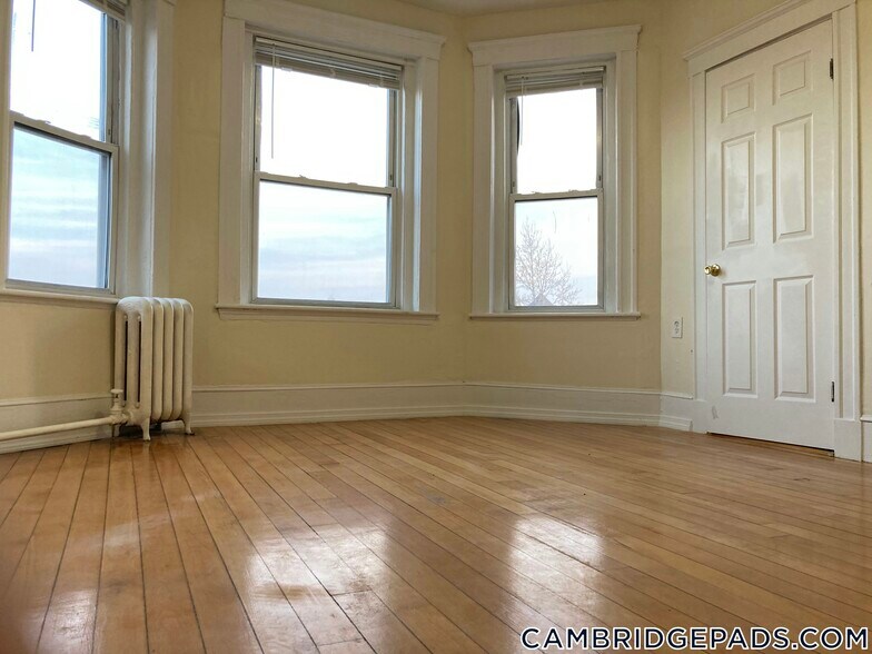 Building Photo - 279 Harvard St