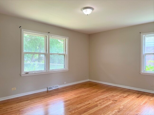 Building Photo - 843 Verne Ln