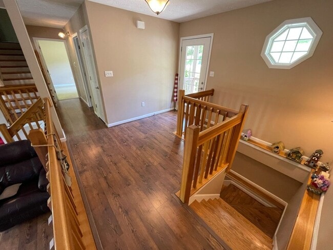 Building Photo - Beautiful Shelbyville Lake House