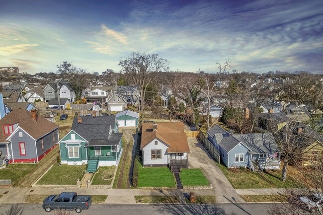 Building Photo - 908 Gilmore Ave