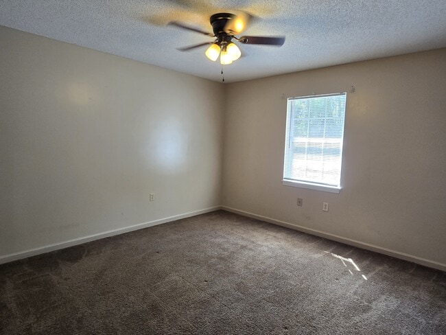 Building Photo - 403 E Lawnwood Ave